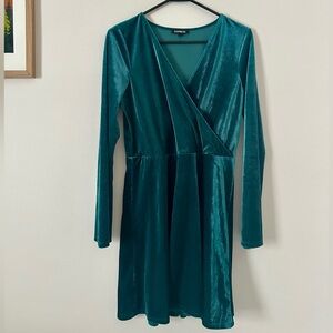 Express Emerald Green Ribbed Velvet Faux Wrap Bell Sleeve Cocktail Dress